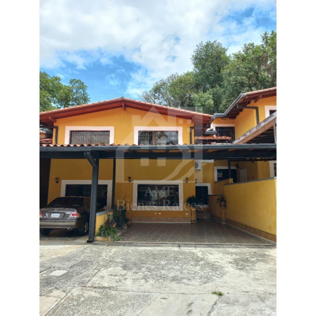 Townhouse en Venta - Urb. Lumonty - Av. Los Próceres - Mérida - Estado Mérida